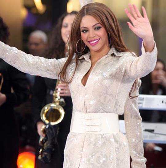 Beyonce-3rd-arm.jpg