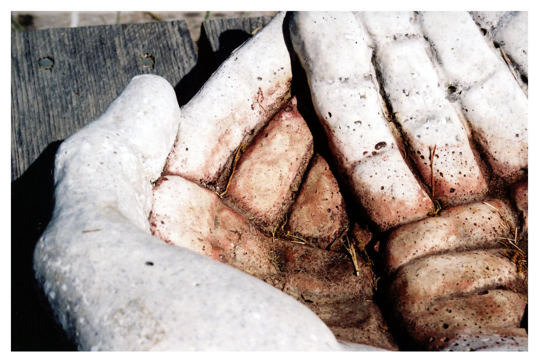 dirty_stone_hands_by_febbik.jpg