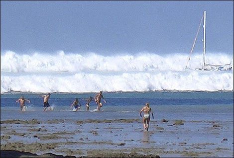 tsunami_wave_coming_too_late_to_run.jpg