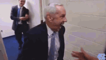 305-F9603-F97-D-4-F02-B7-A8-1-DF1-C8-FECAB2.gif